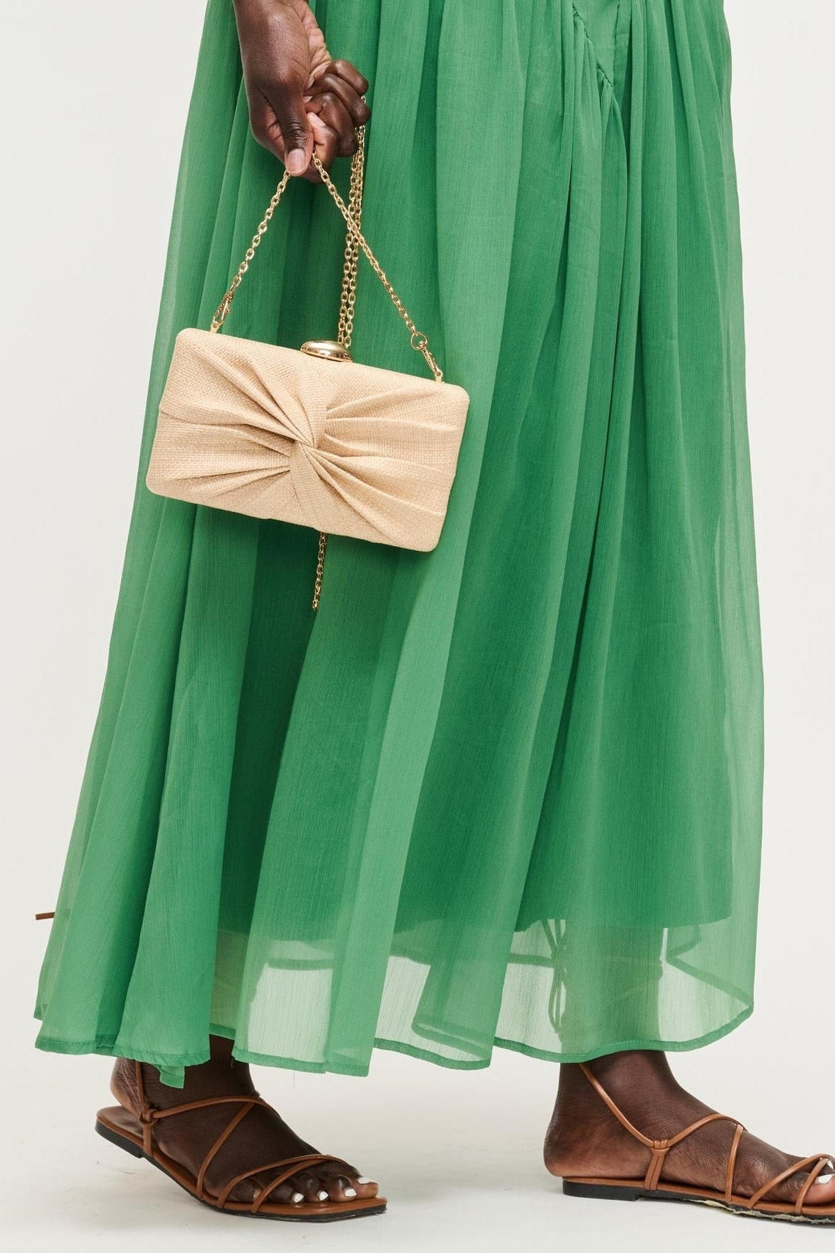 37221 Serenity Straw Clutch With Chain Strap - MiMi Wholesale