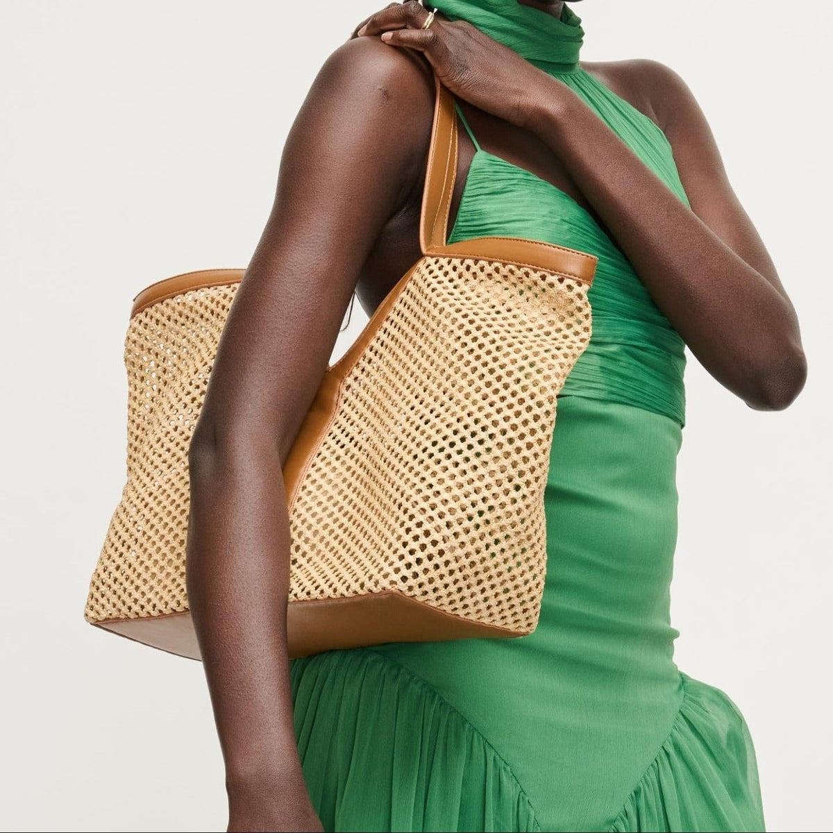 37580 Naida Straw Tote Bag With Removable Pouch - MiMi Wholesale