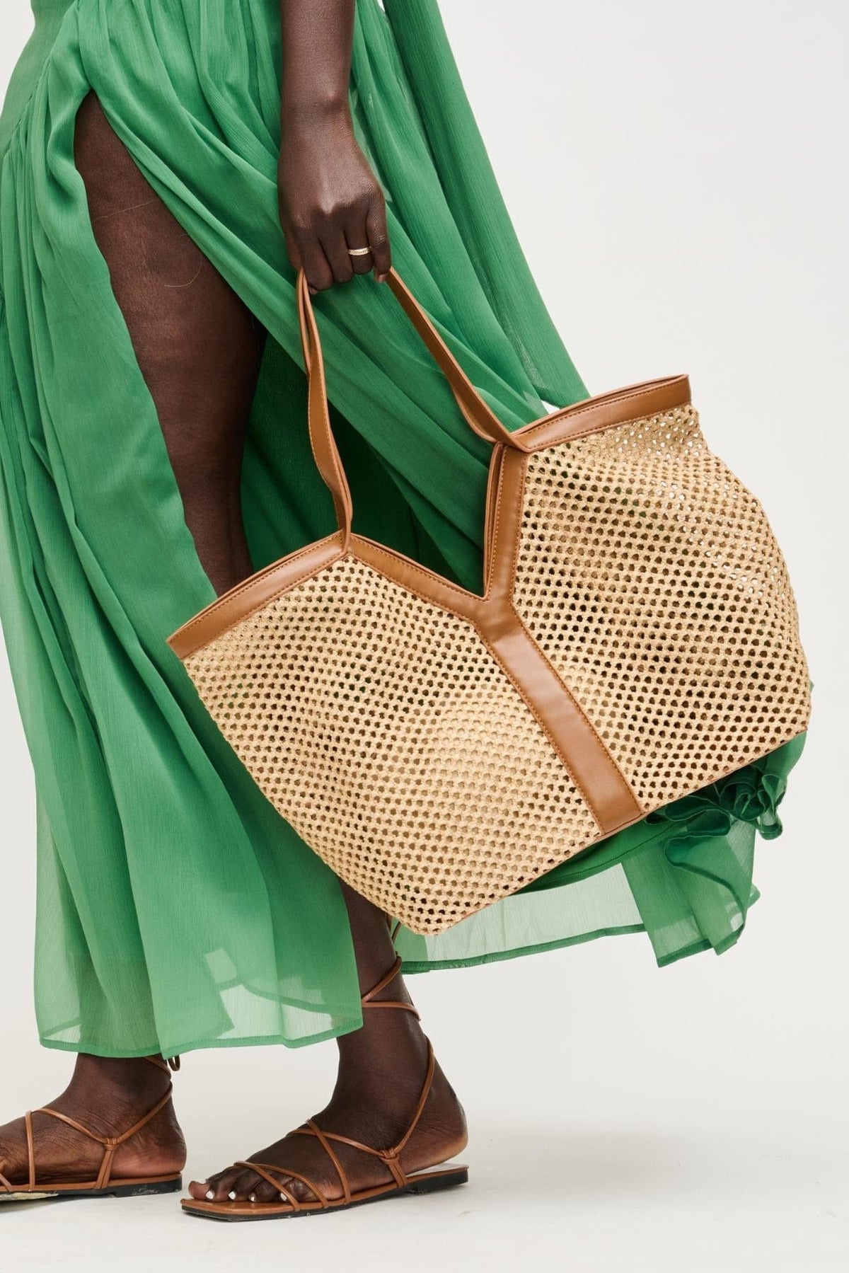 37580 Naida Straw Tote Bag With Removable Pouch - MiMi Wholesale