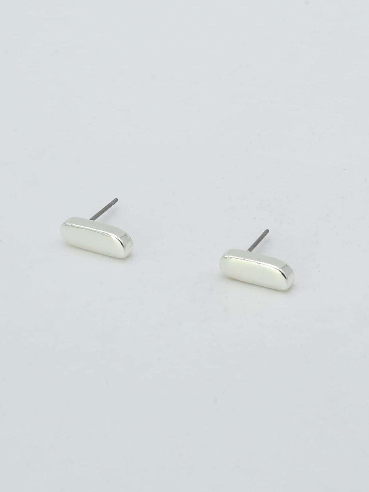 CE3216 Bubble Letter Stud Earrings - MiMi Wholesale