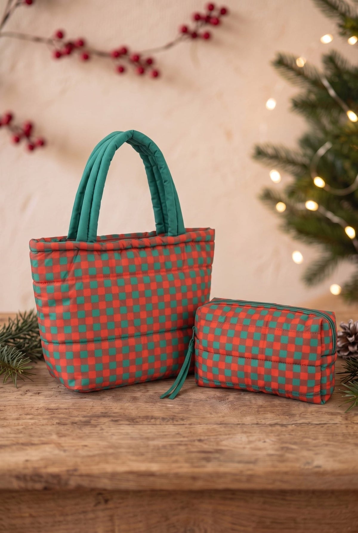 MP0377 Gingham Quilted Puffer Pouch - MiMi Wholesale