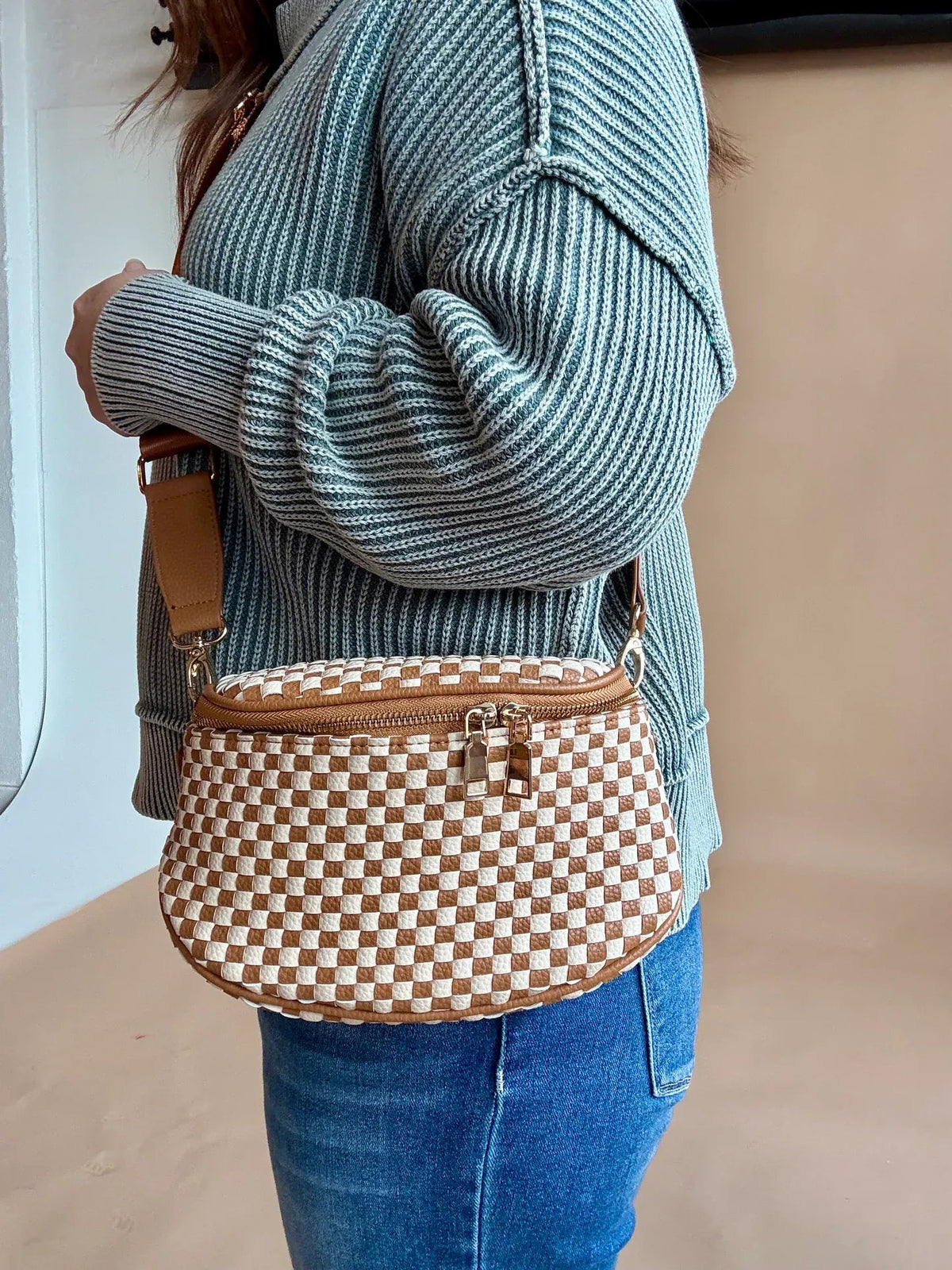 SF261002 Yareli Woven Sling/Crossbody Bag - MiMi Wholesale