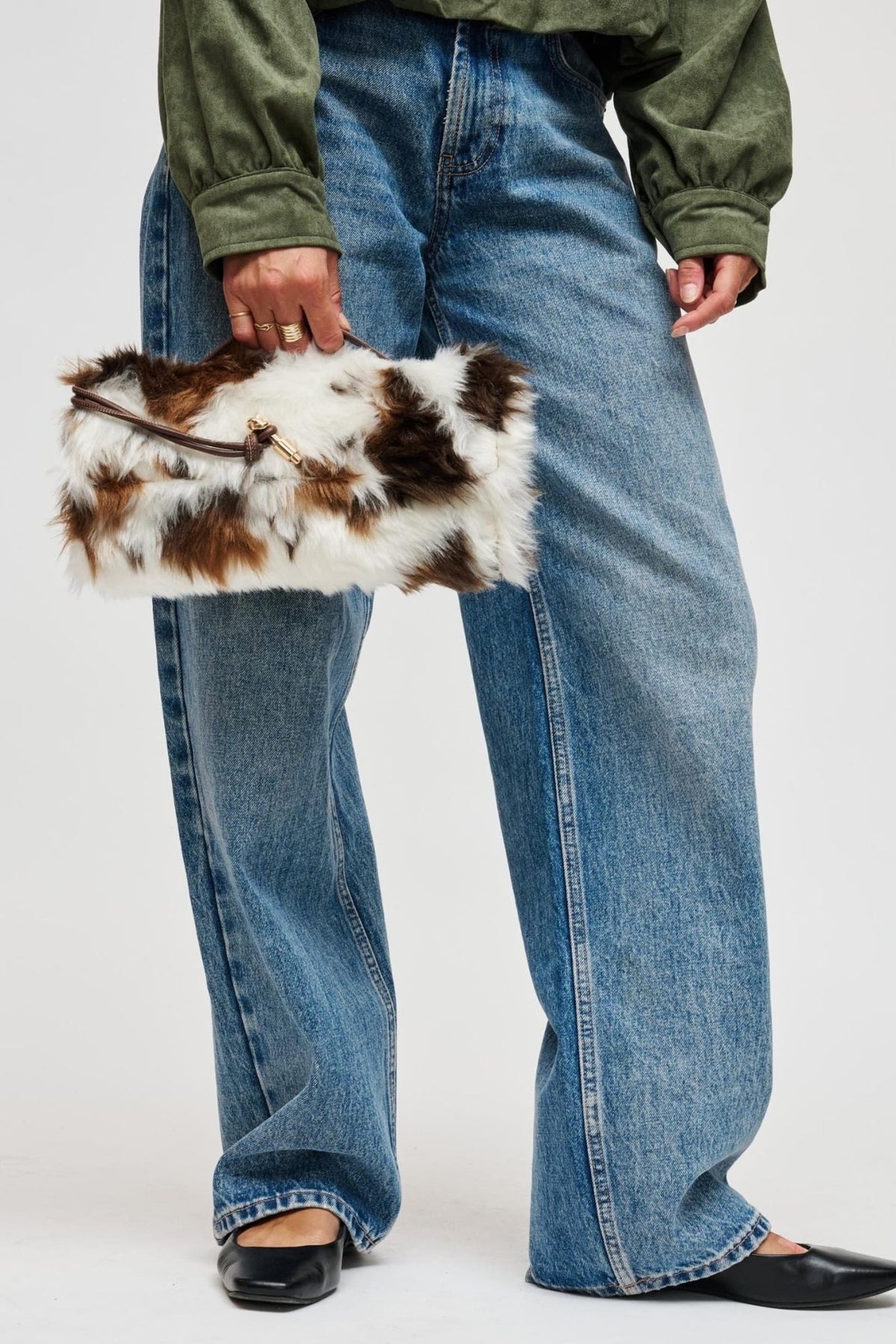 35362CF Ada Cow-Print Fluffy Flap Bag - MiMi Wholesale