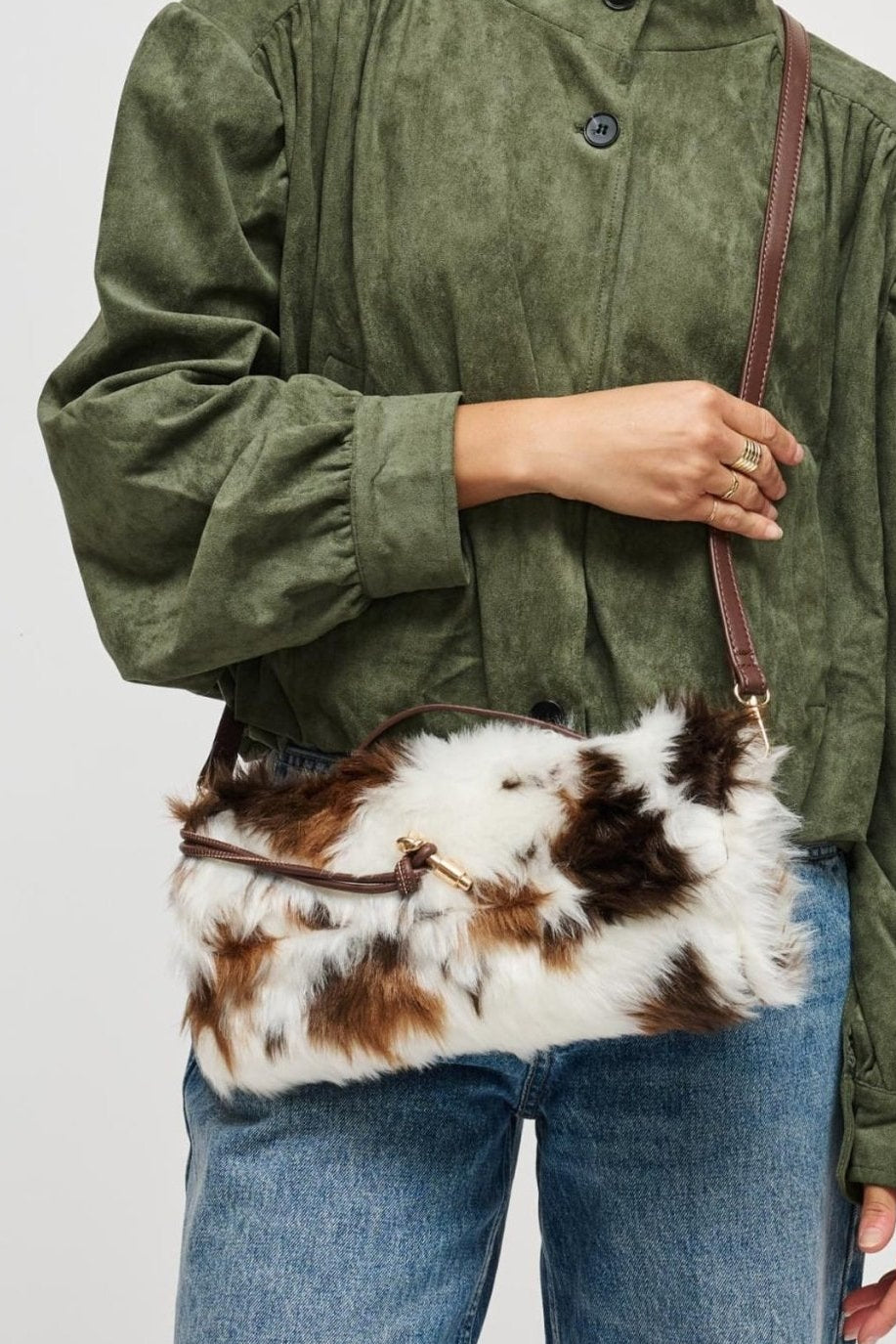 35362CF Ada Cow-Print Fluffy Flap Bag - MiMi Wholesale
