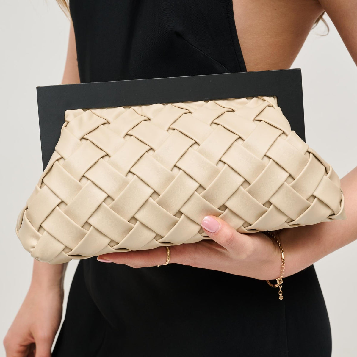 36262 Jamie Woven Clutch With Chain Strap - MiMi Wholesale