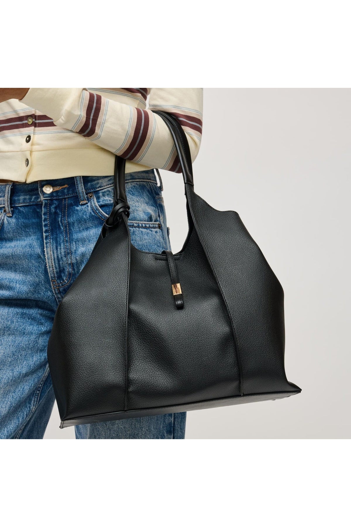 64707 Black bag styled on model, view 2