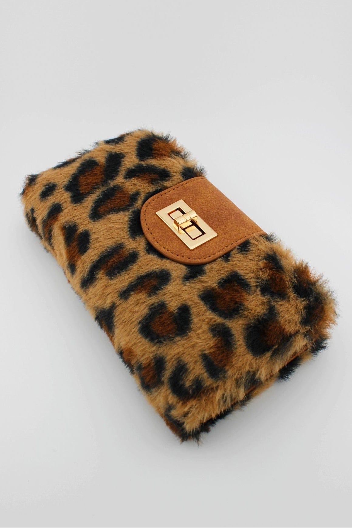 BP041LF Leopard Faux Fur Turn Lock Crossbody Wallet - MiMi Wholesale