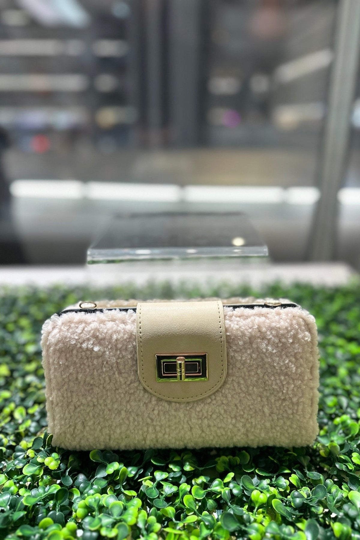 BP041SH Sherpa Turn Lock Crossbody Wallet - MiMi Wholesale