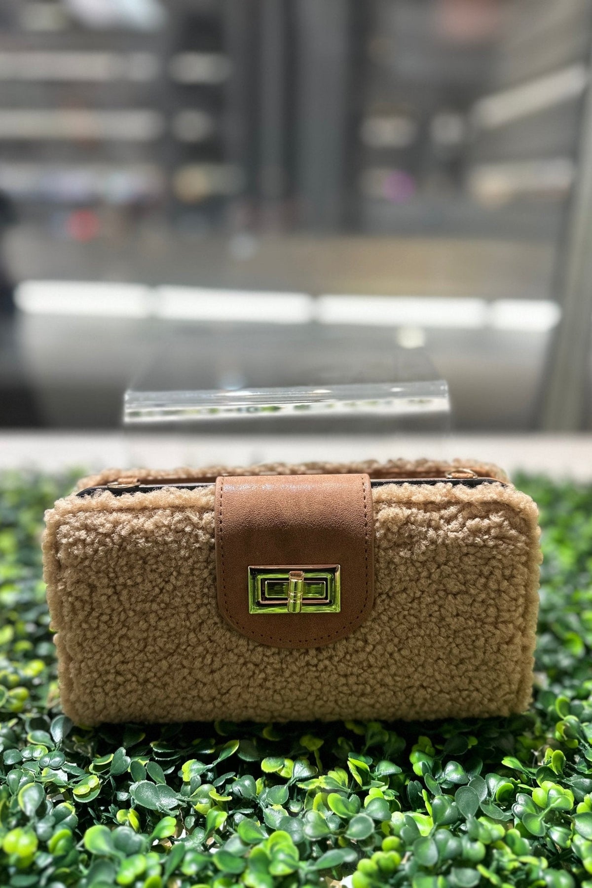 BP041SH Sherpa Turn Lock Crossbody Wallet - MiMi Wholesale