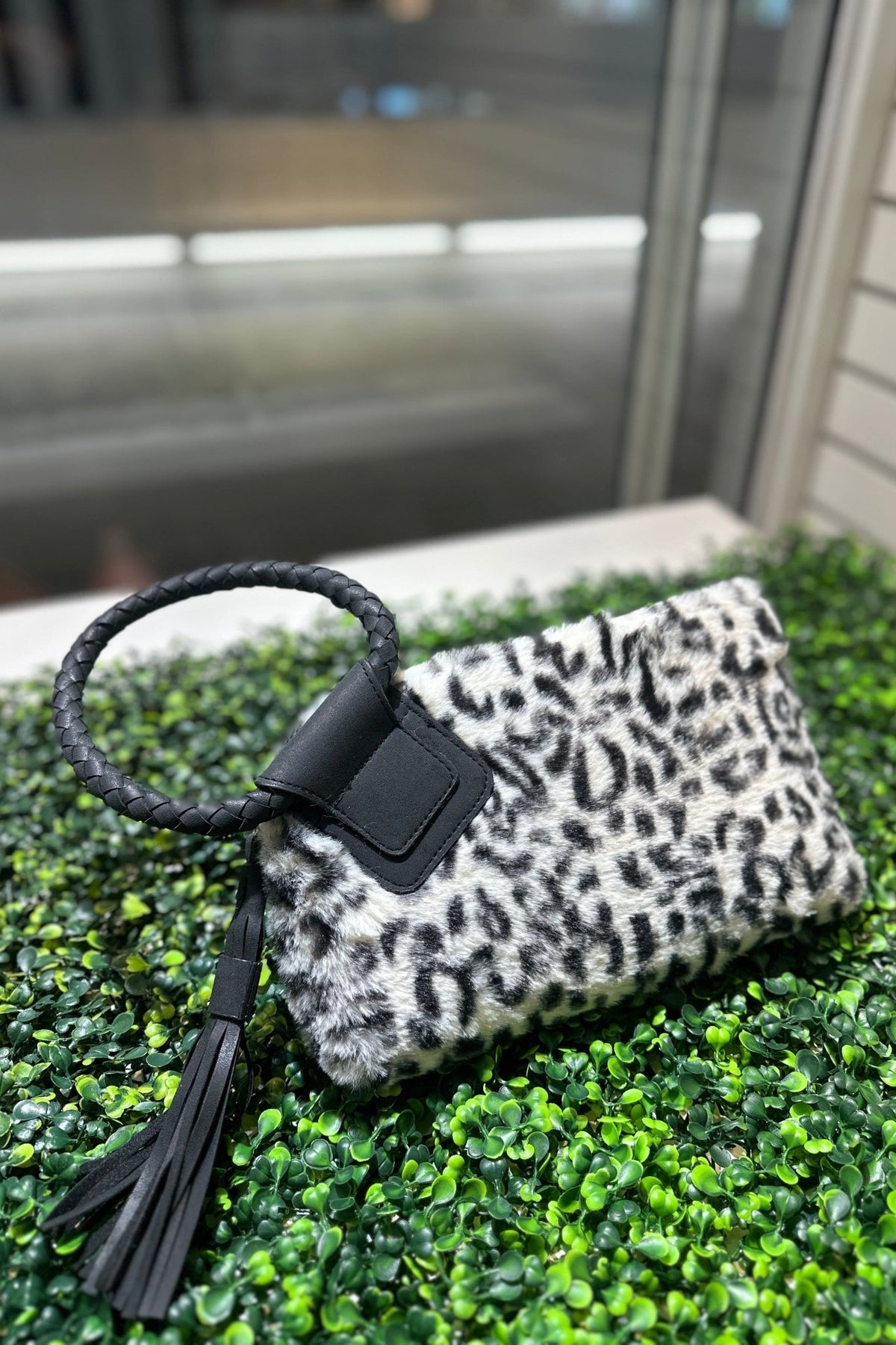 BP204LF Leopard Fur Cuff Handle Tassel/Wristlet Clutch - MiMi Wholesale