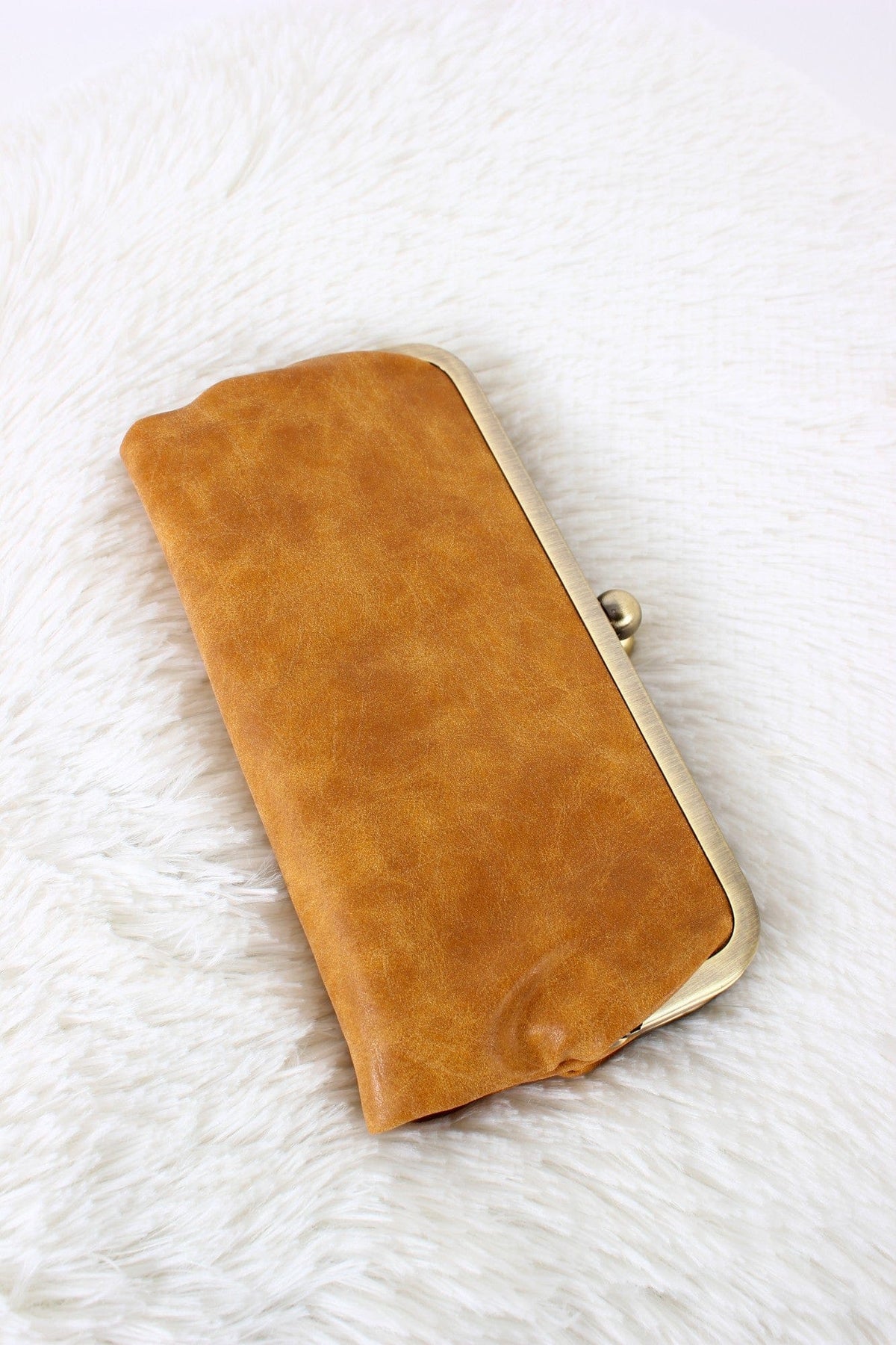 BP208 Karen Kiss Lock Clutch - MiMi Wholesale