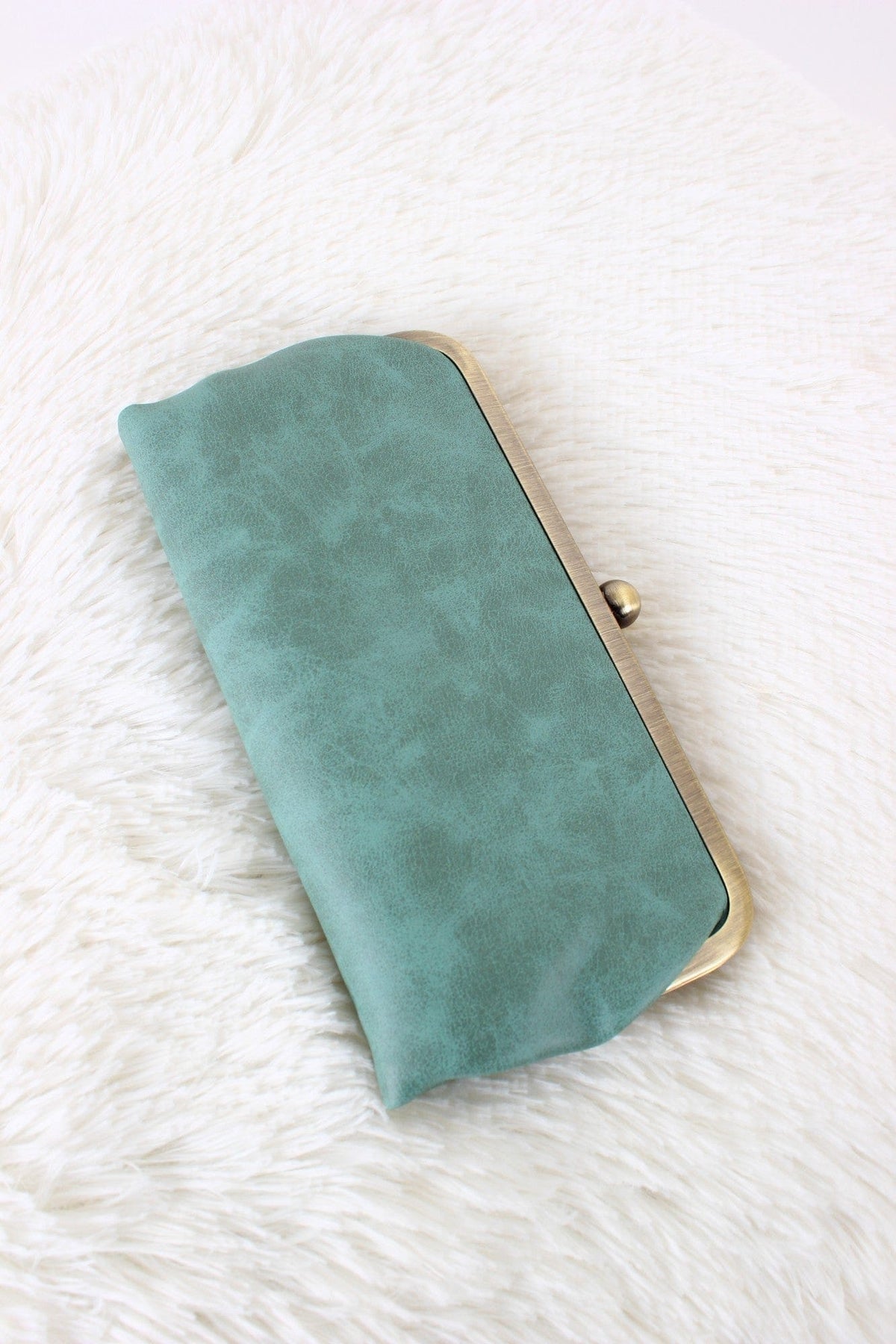 BP208 Karen Kiss Lock Clutch - MiMi Wholesale