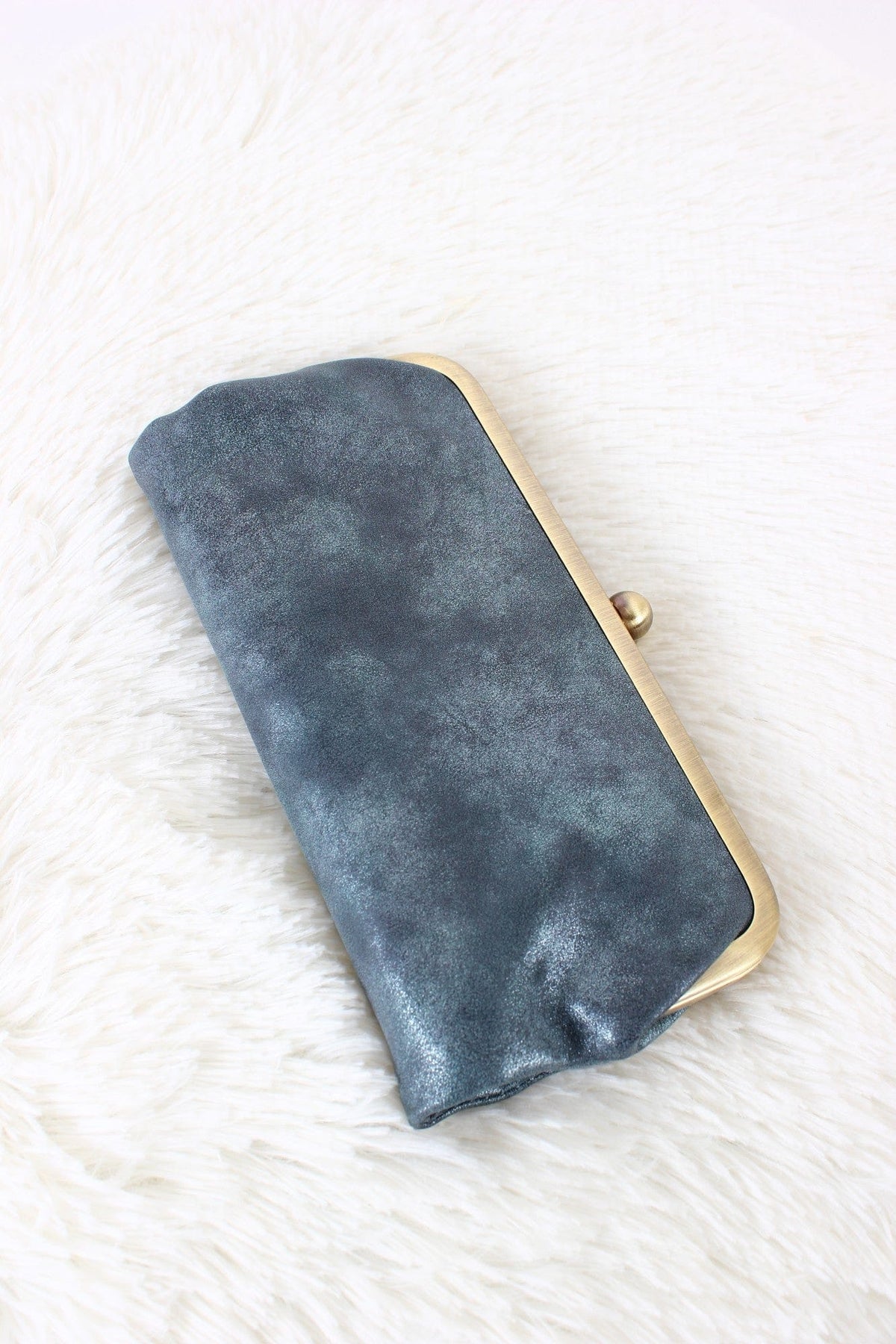 BP208 Karen Kiss Lock Clutch - MiMi Wholesale