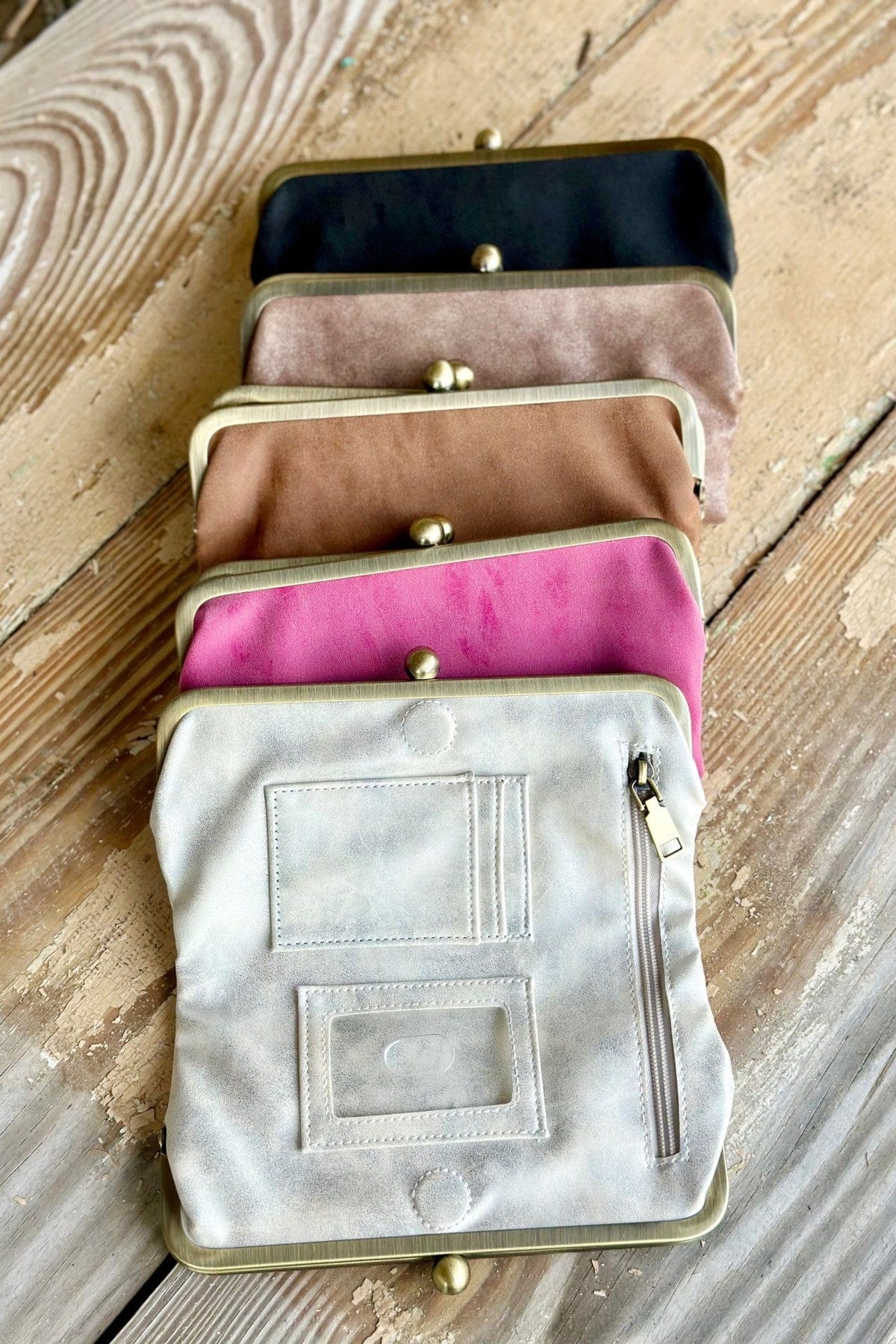 BP208 Karen Kiss Lock Clutch - MiMi Wholesale