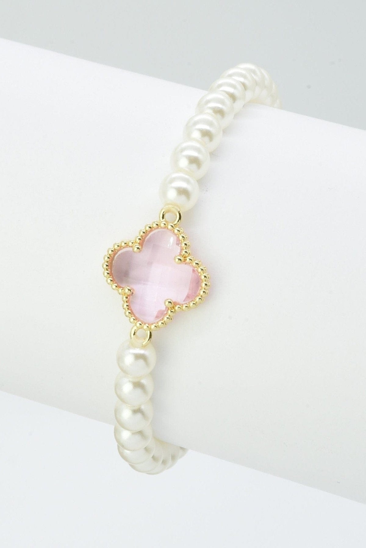 CB2213 Clover Accent Pearl Stretch Bracelet - MiMi Wholesale