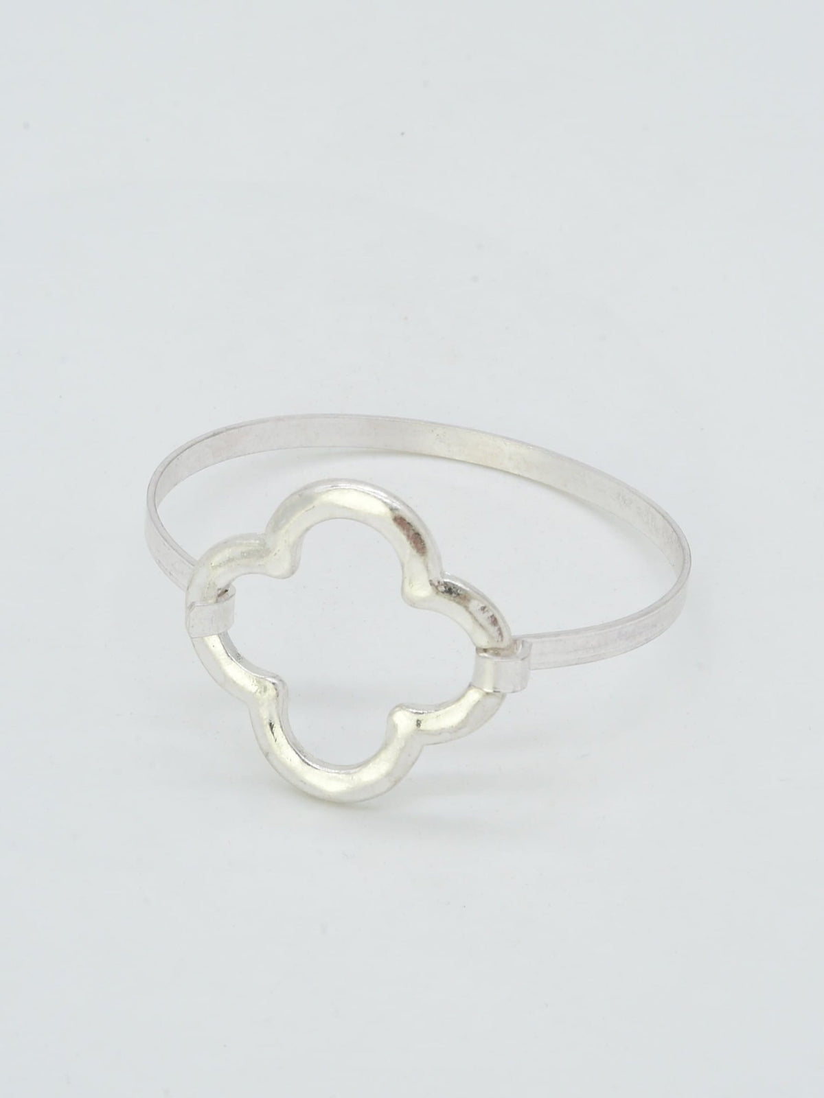CB2357 Quatrefoil Hook Bracelet - MiMi Wholesale