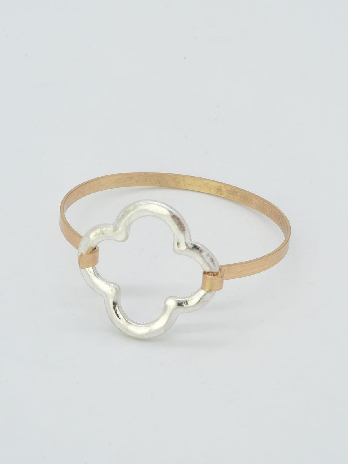 CB2357 Quatrefoil Hook Bracelet - MiMi Wholesale