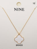 CN4322 Clover Pendant Necklace - MiMi Wholesale