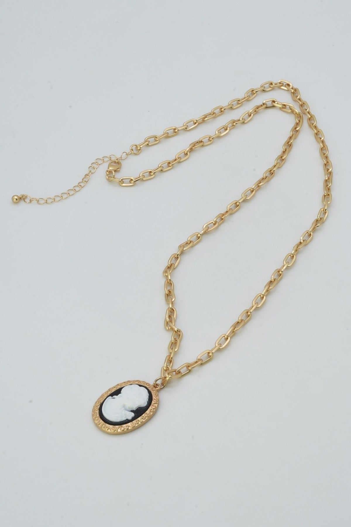 CN4420 Cameo Pendant Necklace - MiMi Wholesale