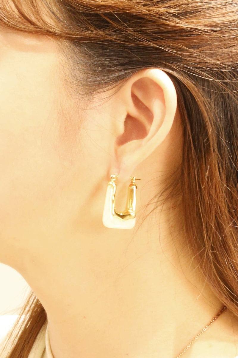 DJE311051 14K Angled Resin Pincatch Earrings - MiMi Wholesale