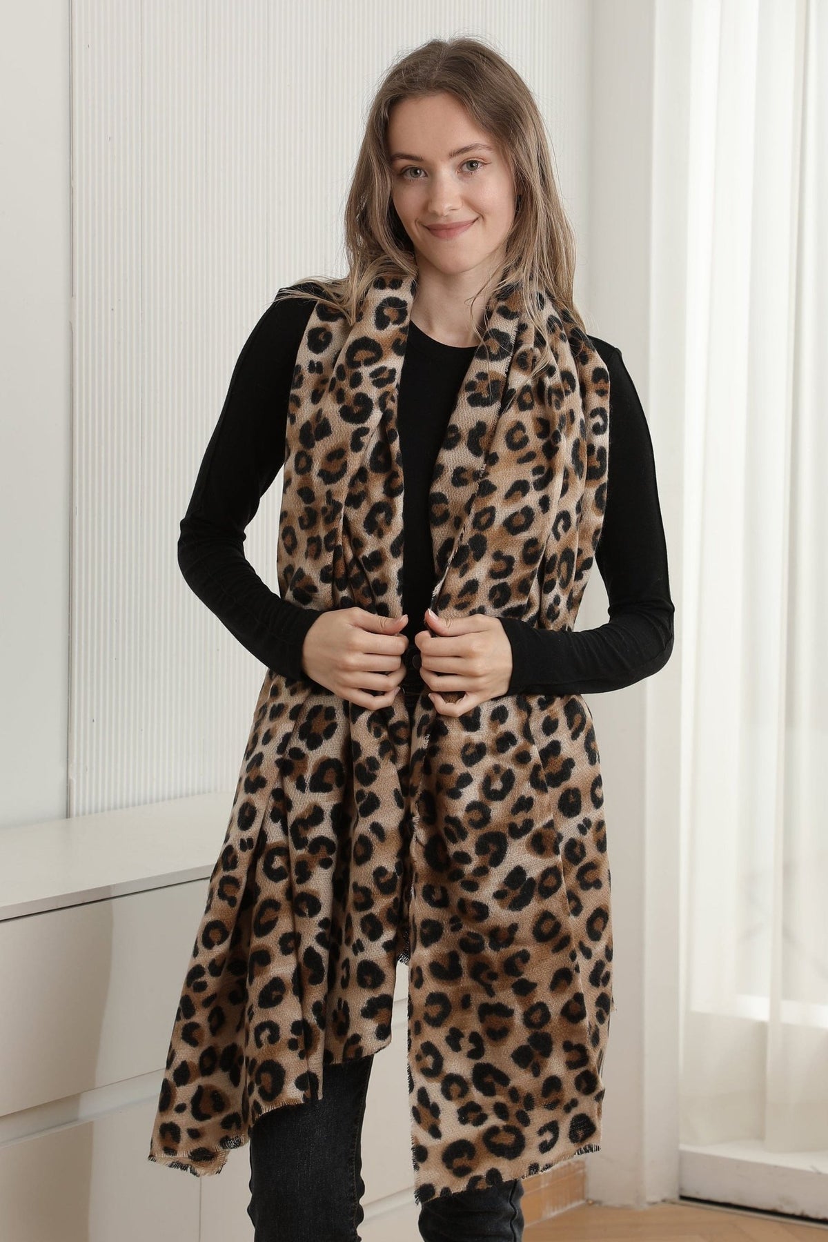 JS2414 Leopard Oblong Scarf - MiMi Wholesale