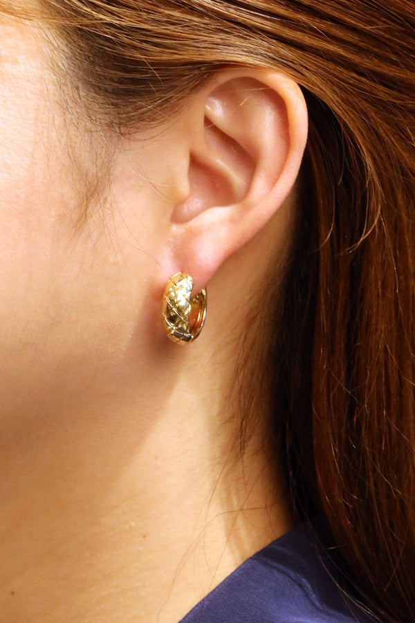 SJE310489 14K Gold-Dipped Check Pattern Huggie Earrings - MiMi Wholesale
