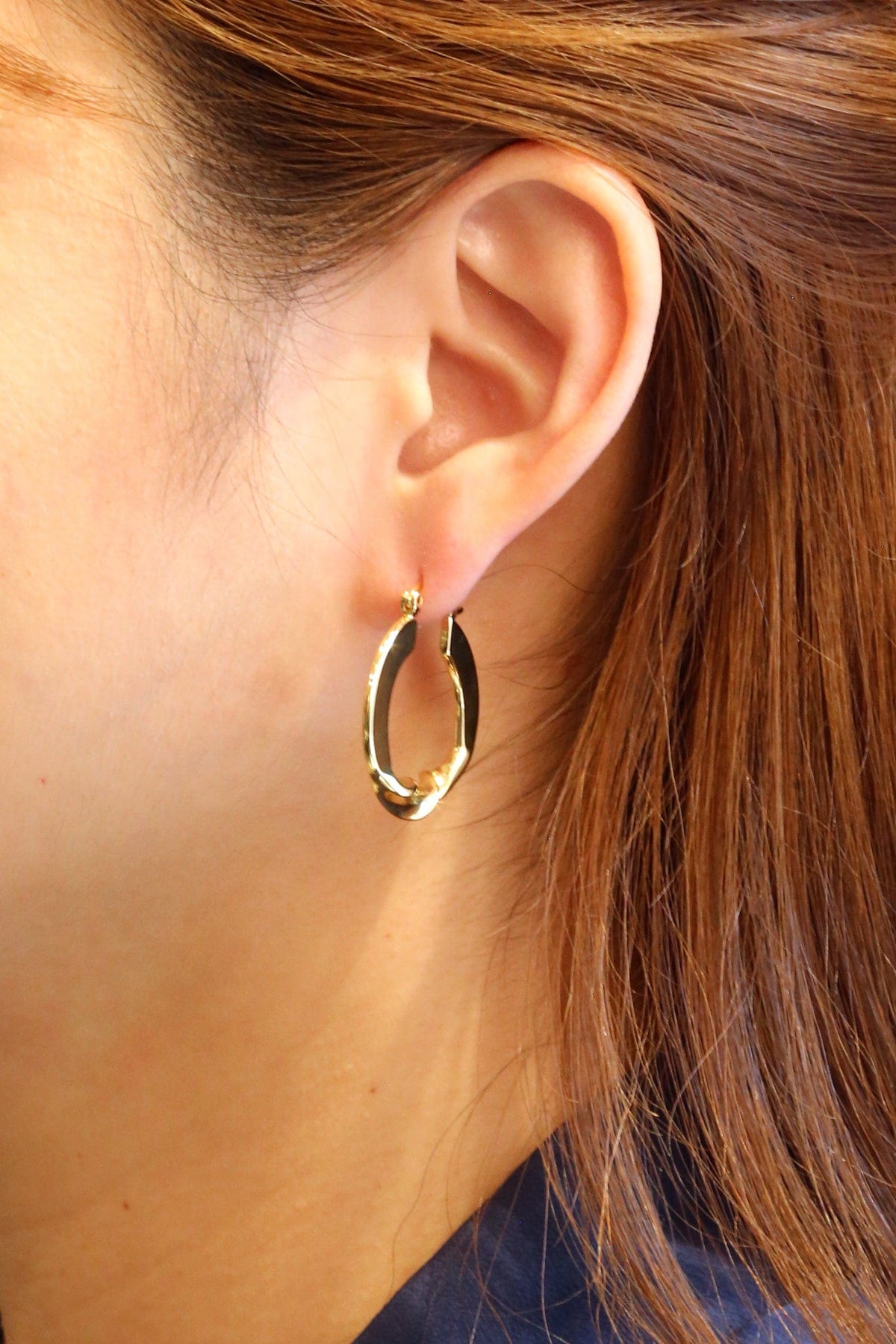 SJE310632 14K Twist N Shine Hoop Earrings - MiMi Wholesale