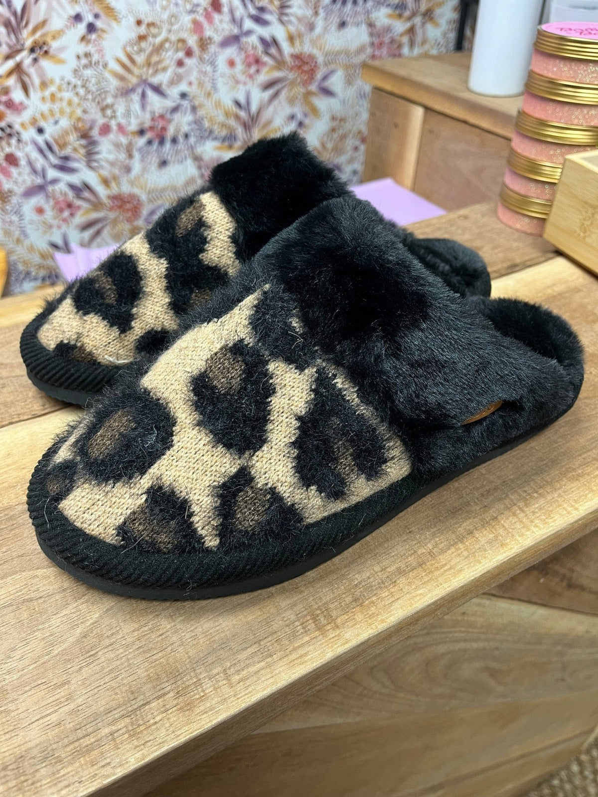 SPE2061 Knitted Leopard Furry Slippers - MiMi Wholesale