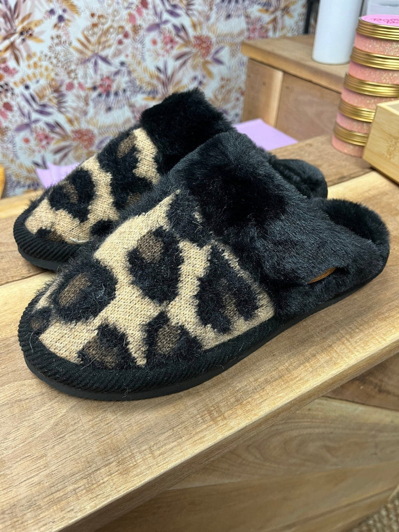 SPE2061 Knitted Leopard Furry Slippers - MiMi Wholesale