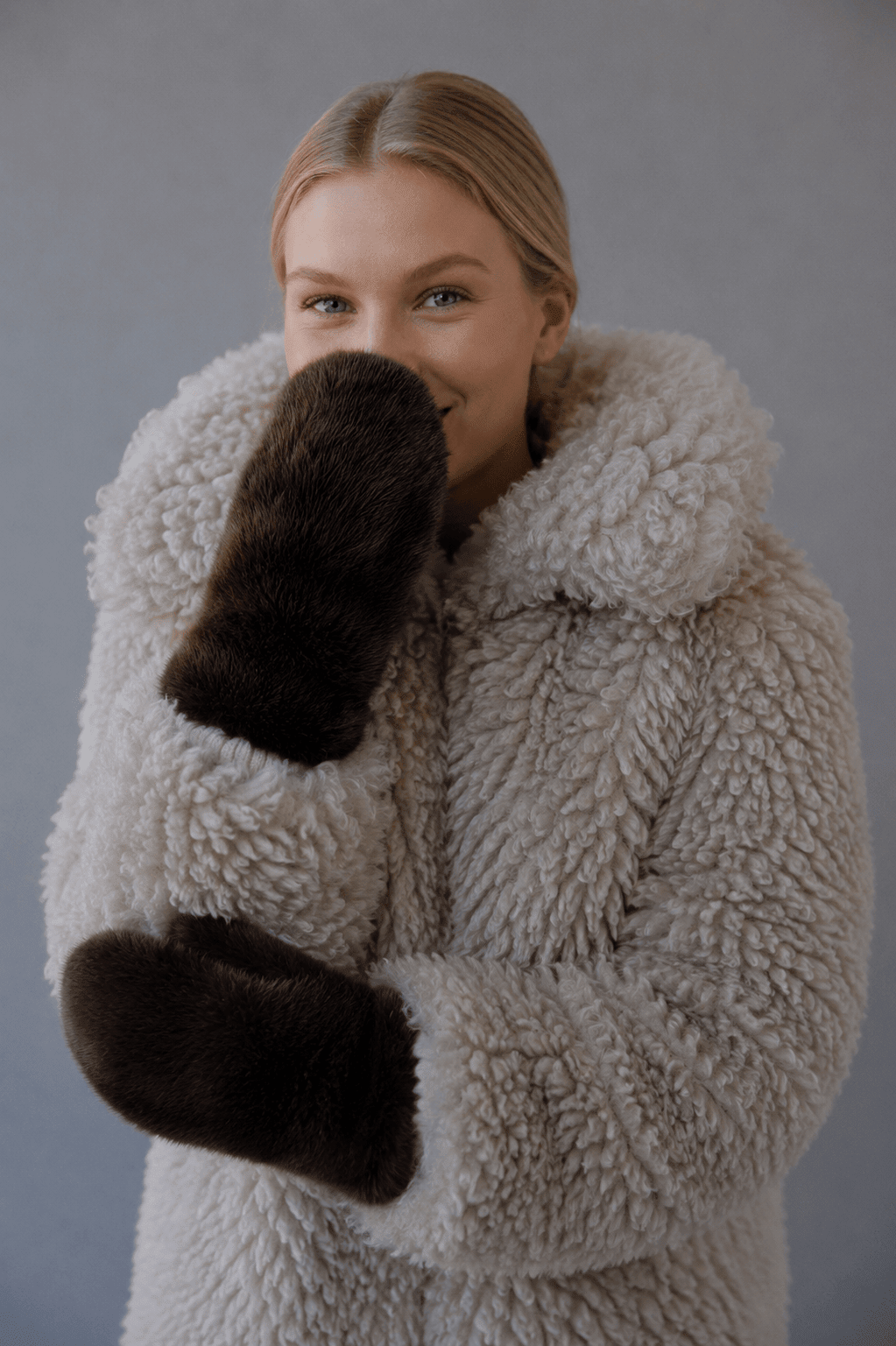 WGMS646 Millie Plush Fur Mittens - MiMi Wholesale