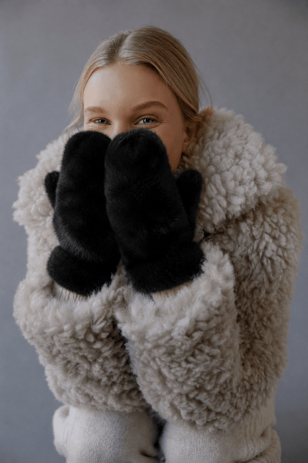 WGMS653 Fiona Sherpa lined Fur Mittens - MiMi Wholesale