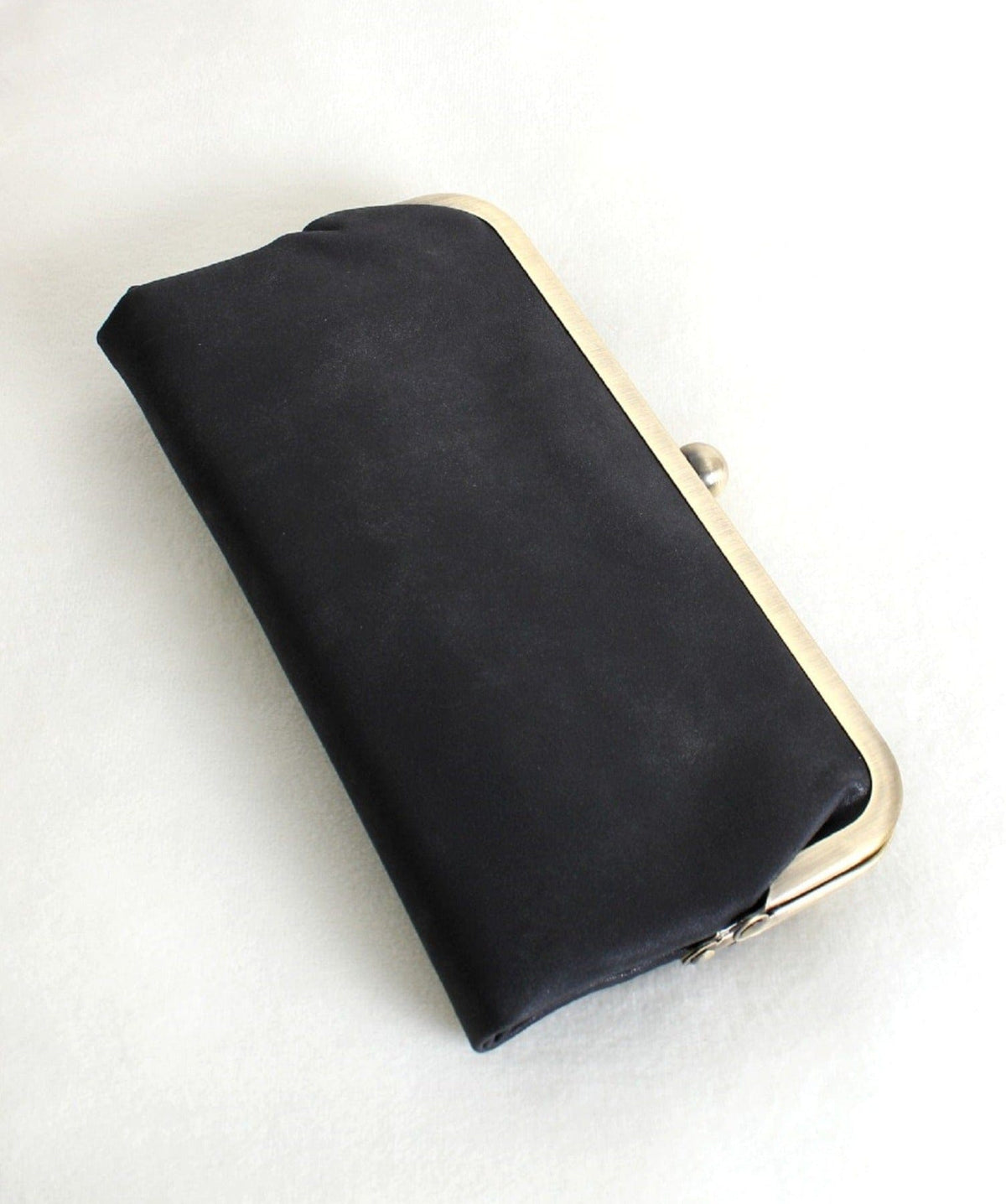 BP208 Karen Kiss Lock Clutch - MiMi Wholesale