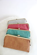 BP208 Karen Kiss Lock Clutch - MiMi Wholesale