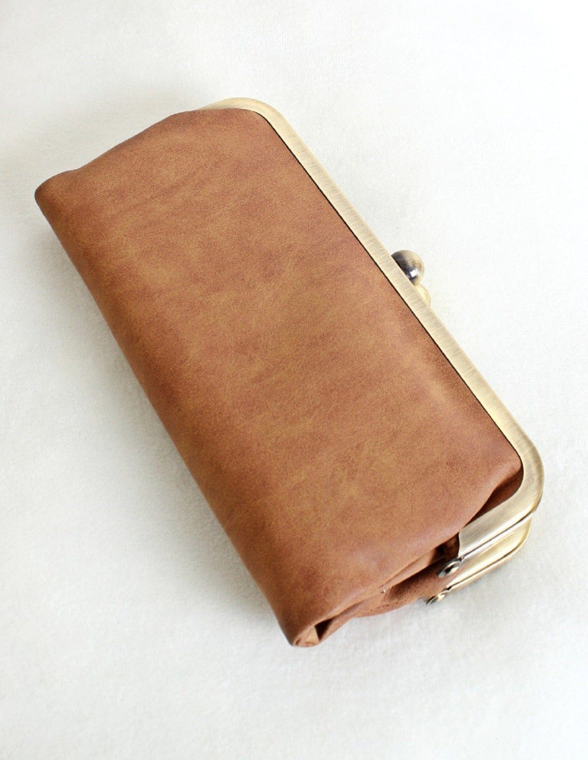 BP208 Karen Kiss Lock Clutch - MiMi Wholesale