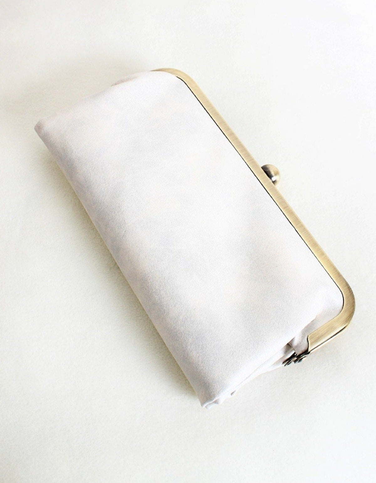 BP208 Karen Kiss Lock Clutch - MiMi Wholesale