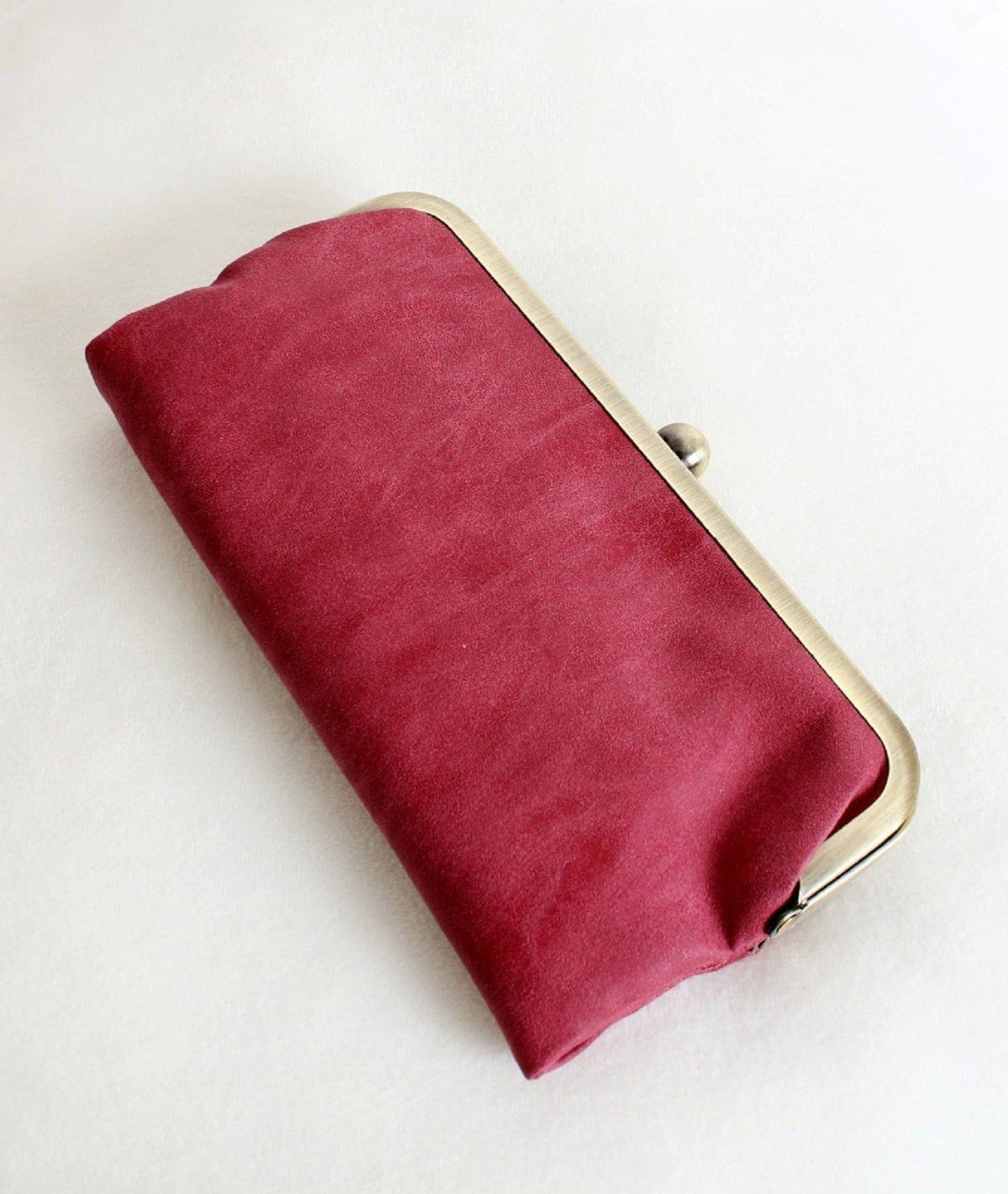 BP208 Karen Kiss Lock Clutch - MiMi Wholesale
