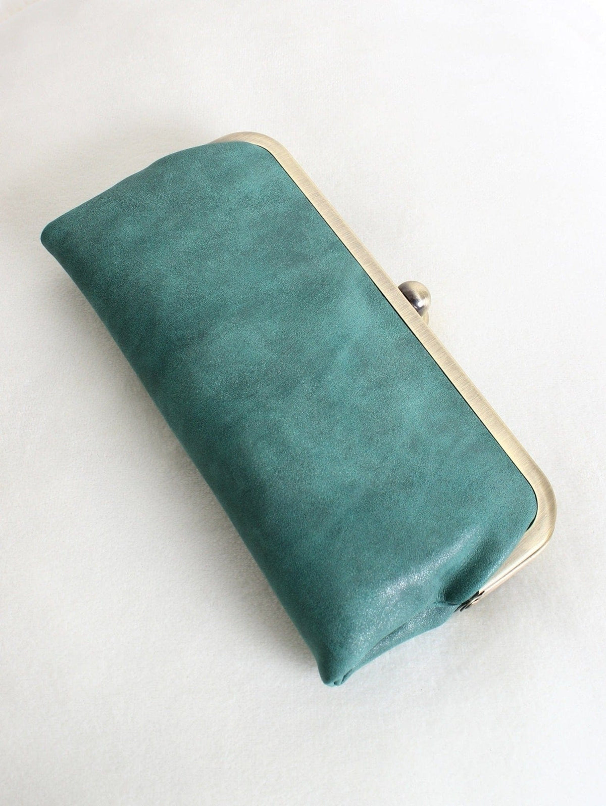 BP208 Karen Kiss Lock Clutch - MiMi Wholesale