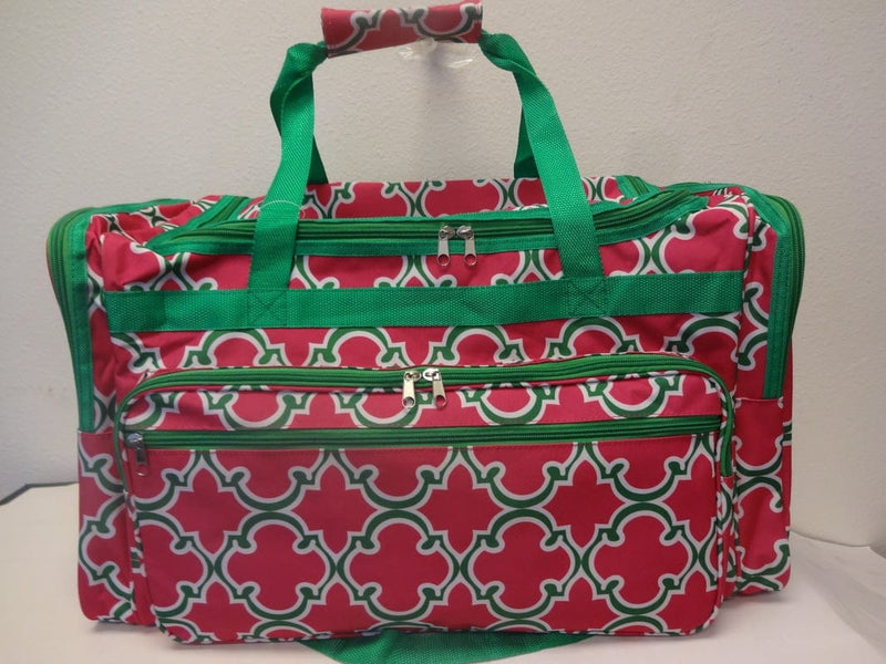 SD22-708-P Quatrefoil Pink Green Trim Duffel Bag