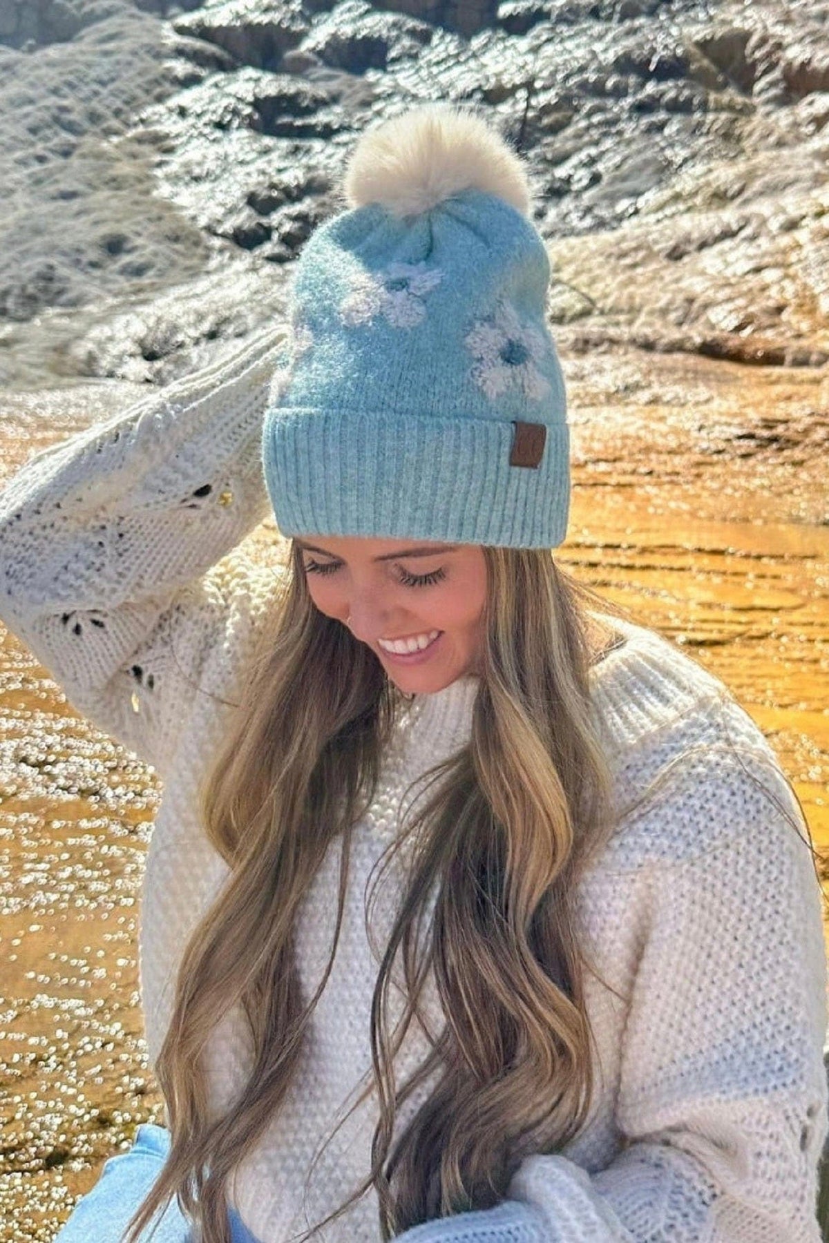 HTC0079 Darla Daisy Contrast Fur Pom Beanie - MiMi Wholesale