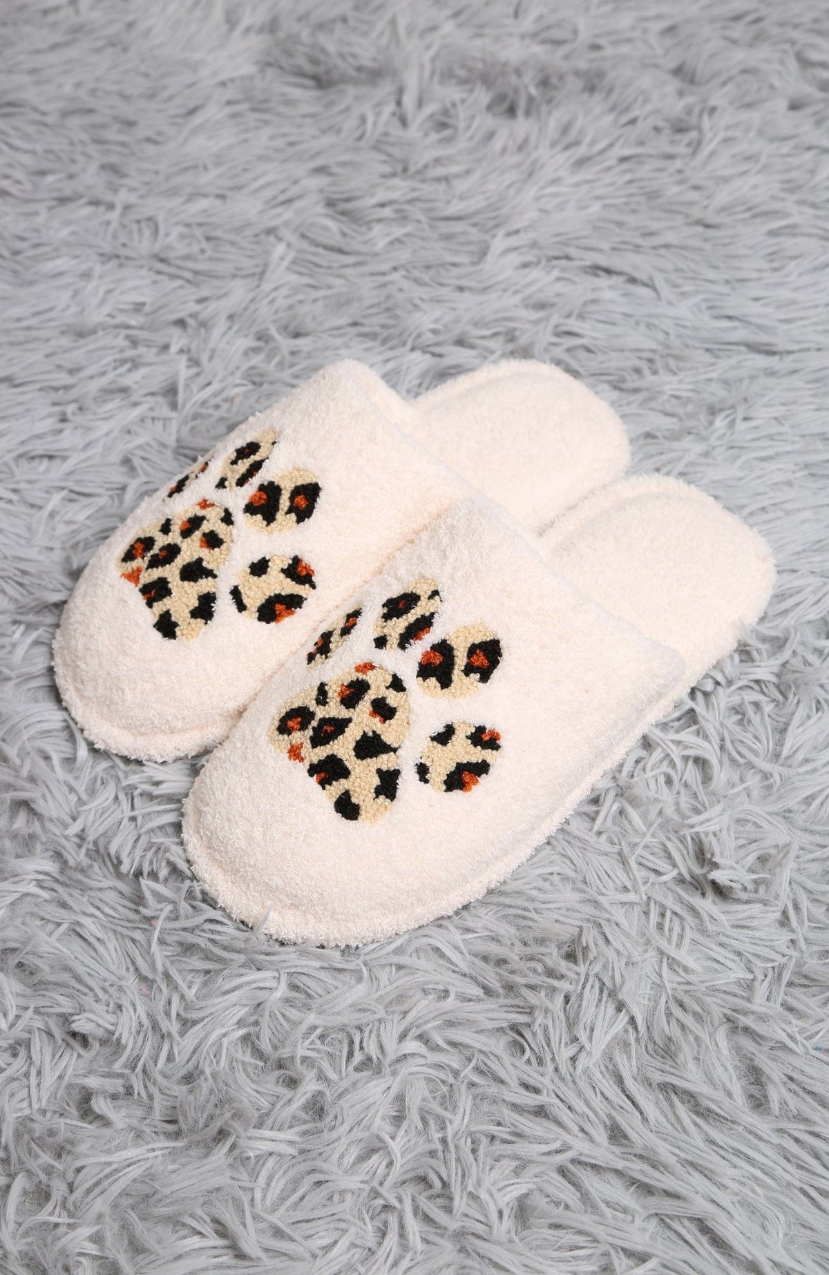 JCl4217-01 Super Lux Leopard Paw Slippers - MiMi Wholesale