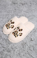 JCl4217-01 Super Lux Leopard Paw Slippers - MiMi Wholesale