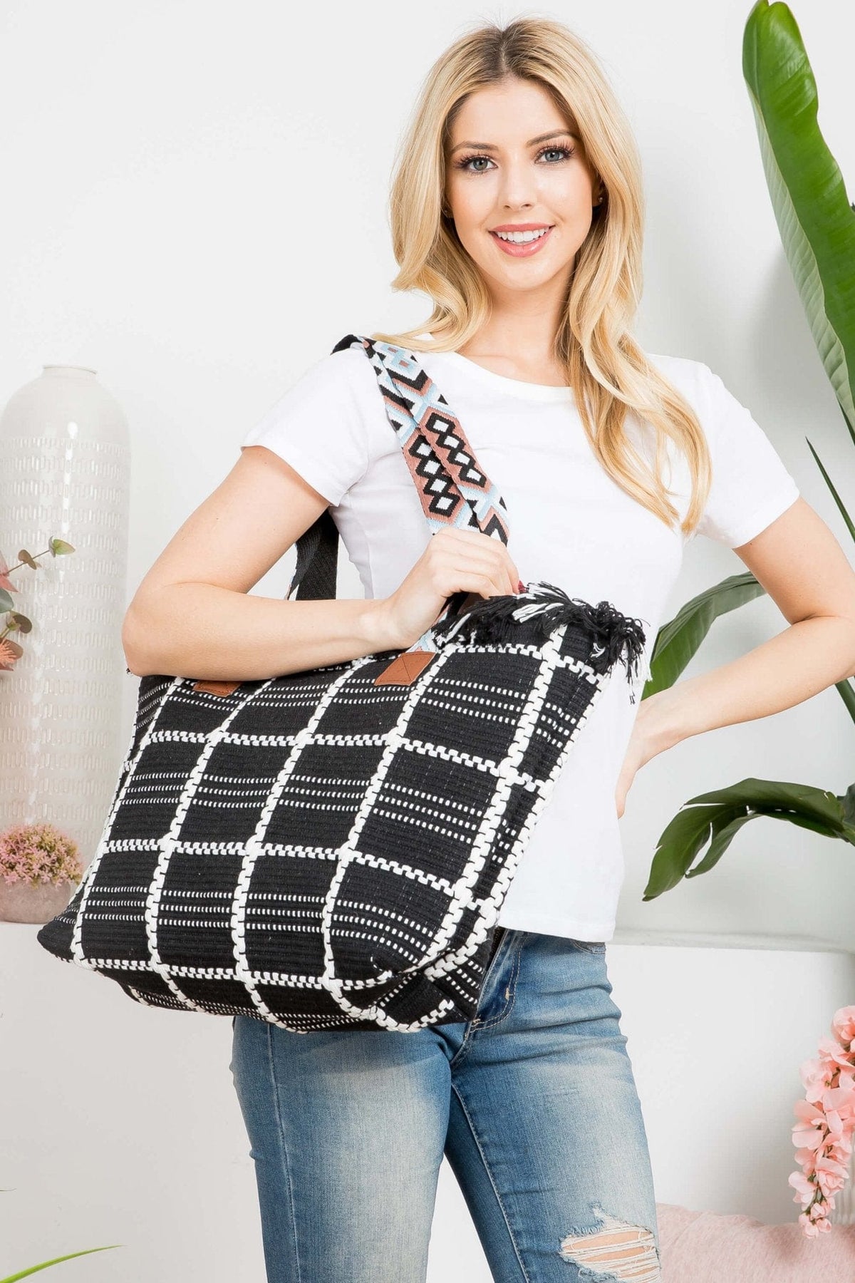 m+ (エムピウ) straccio superiore ortensia MB0176 Checked Pattern Top Fringe With Aztec Patterned Strap