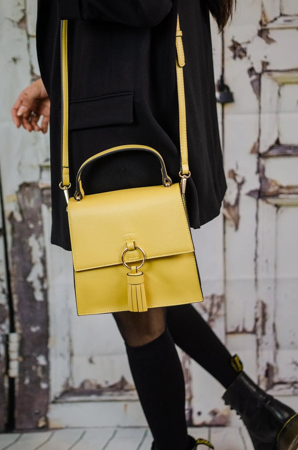 PB704 Fashion Ring Tassel Flap Crossbody Satchel Bag - MiMi Wholesale